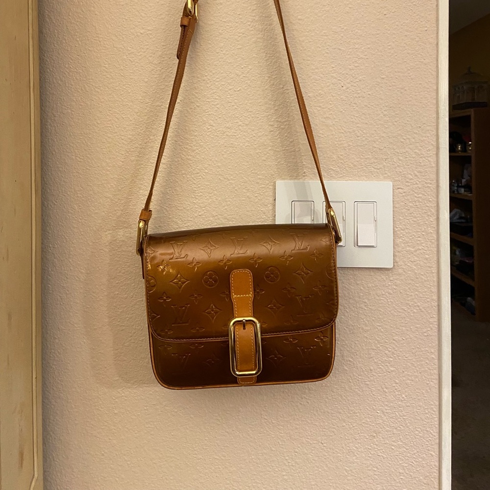 Louis Vuitton GM Christie Bronze Vernis crossbody purse